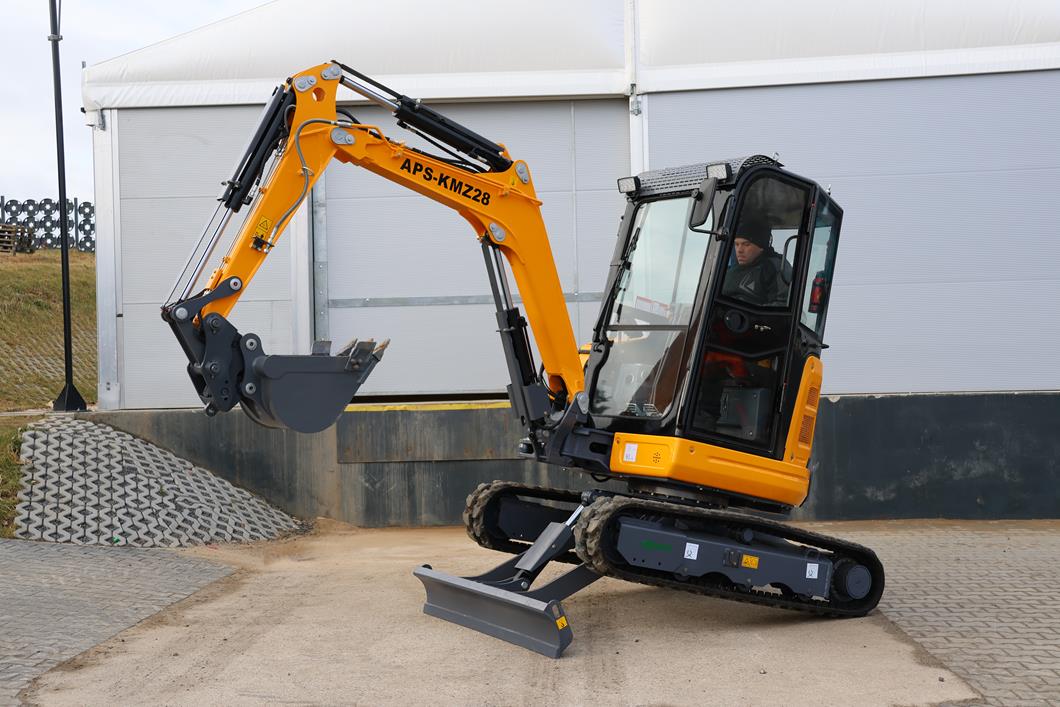 Mini excavadora APS KMZ 28 con brazo de torsión