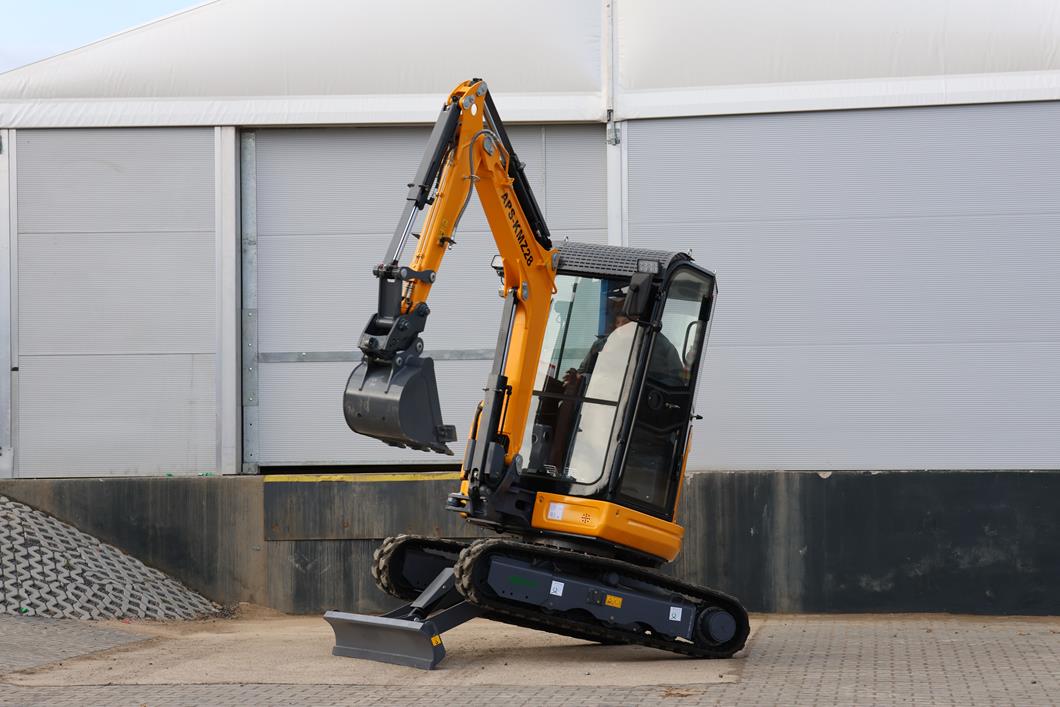Mini excavadora APS KMZ 28 con brazo de torsión
