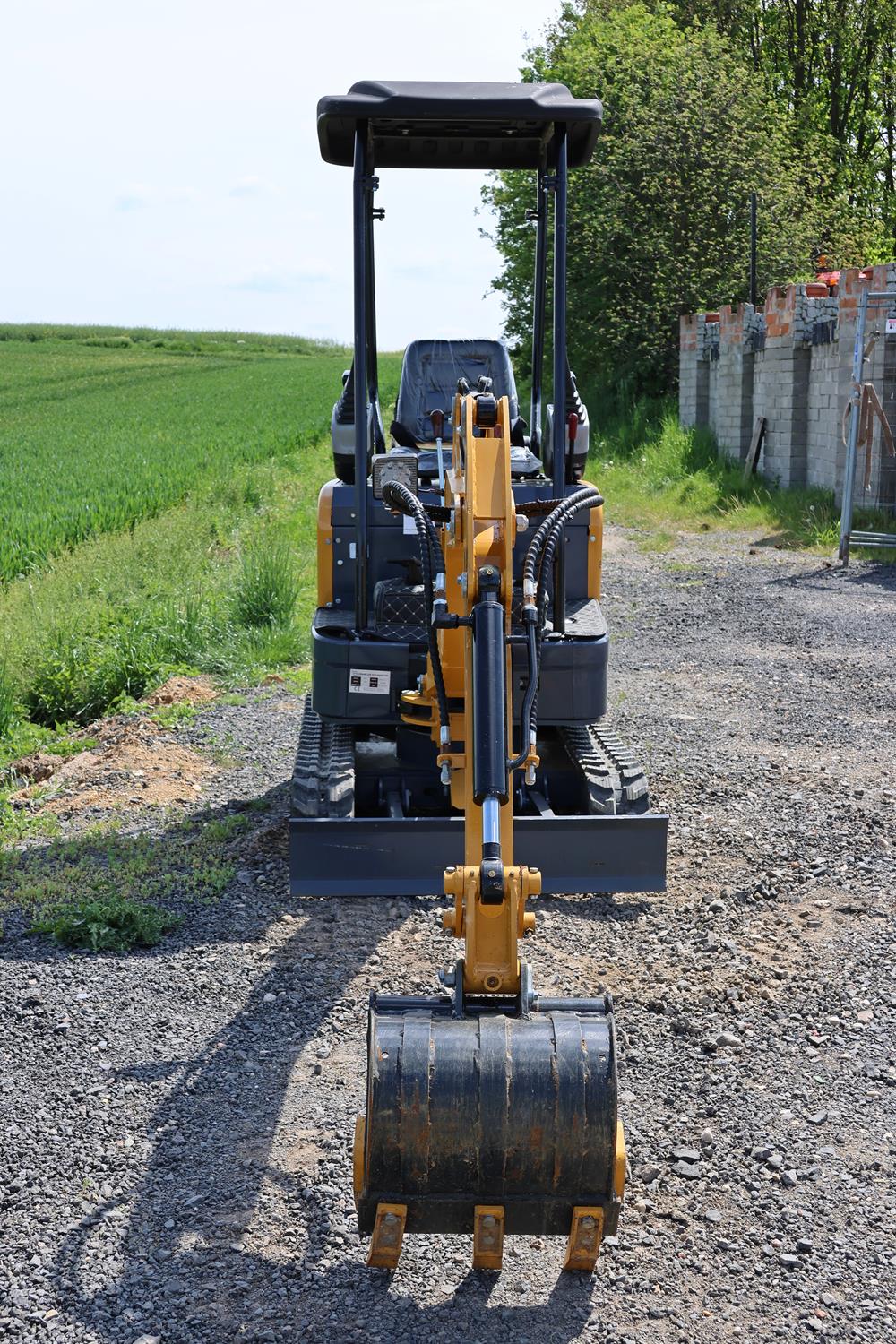 Miniexcavadora APS OKW17 con brazo de torsión