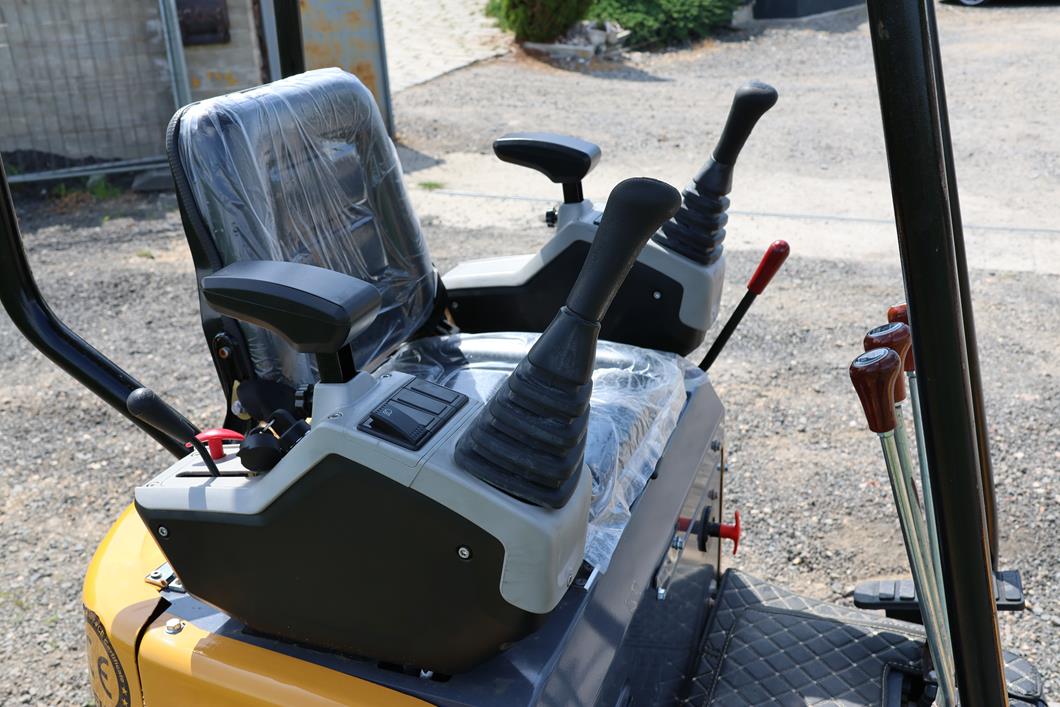 Miniexcavadora APS OKW17 con brazo de torsión