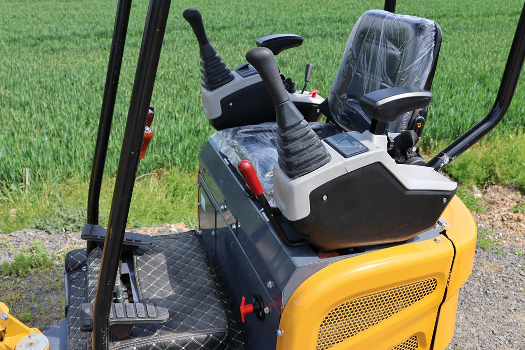 Miniexcavadora APS OKW17 con brazo de torsión