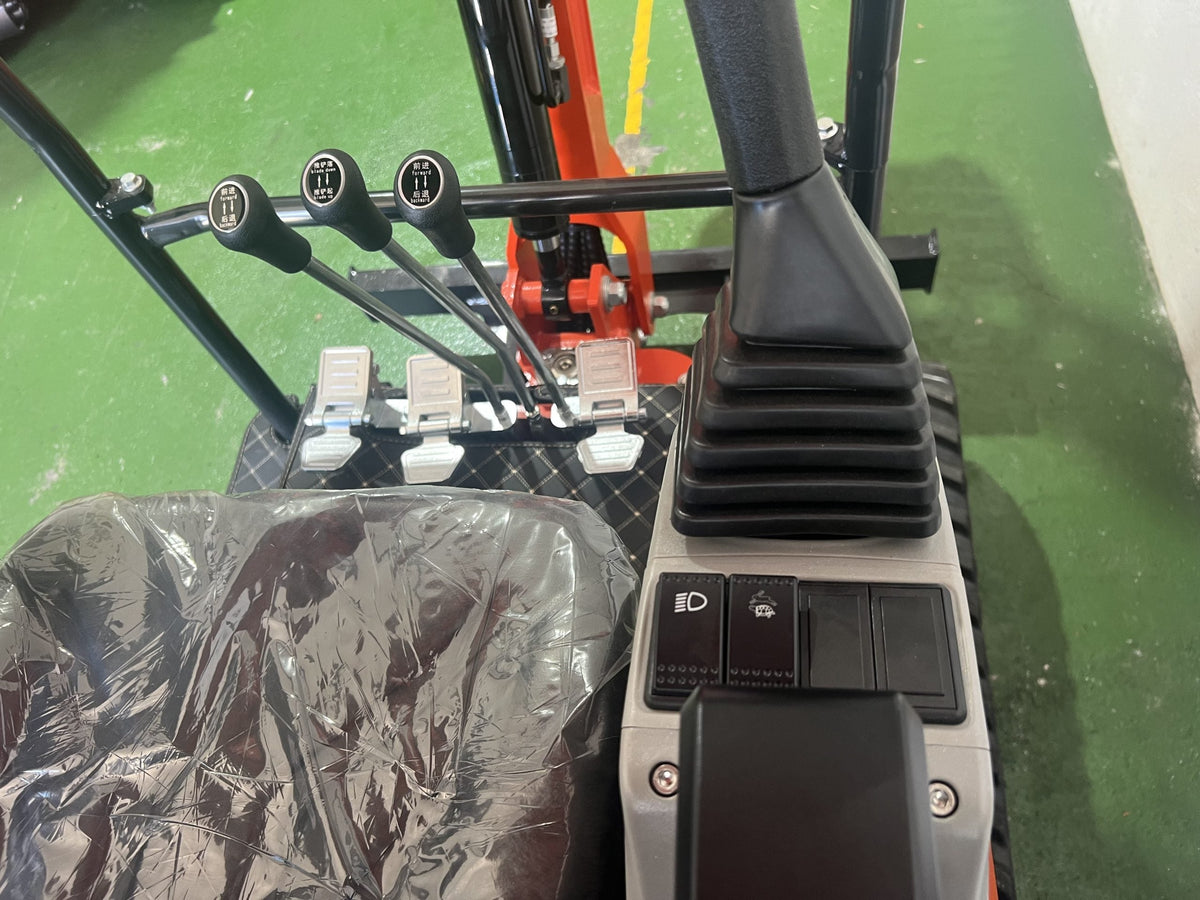 Mini Excavadora Giratoria BAIMSE 1800 kg, Motor Kubota de 3 Cilindros