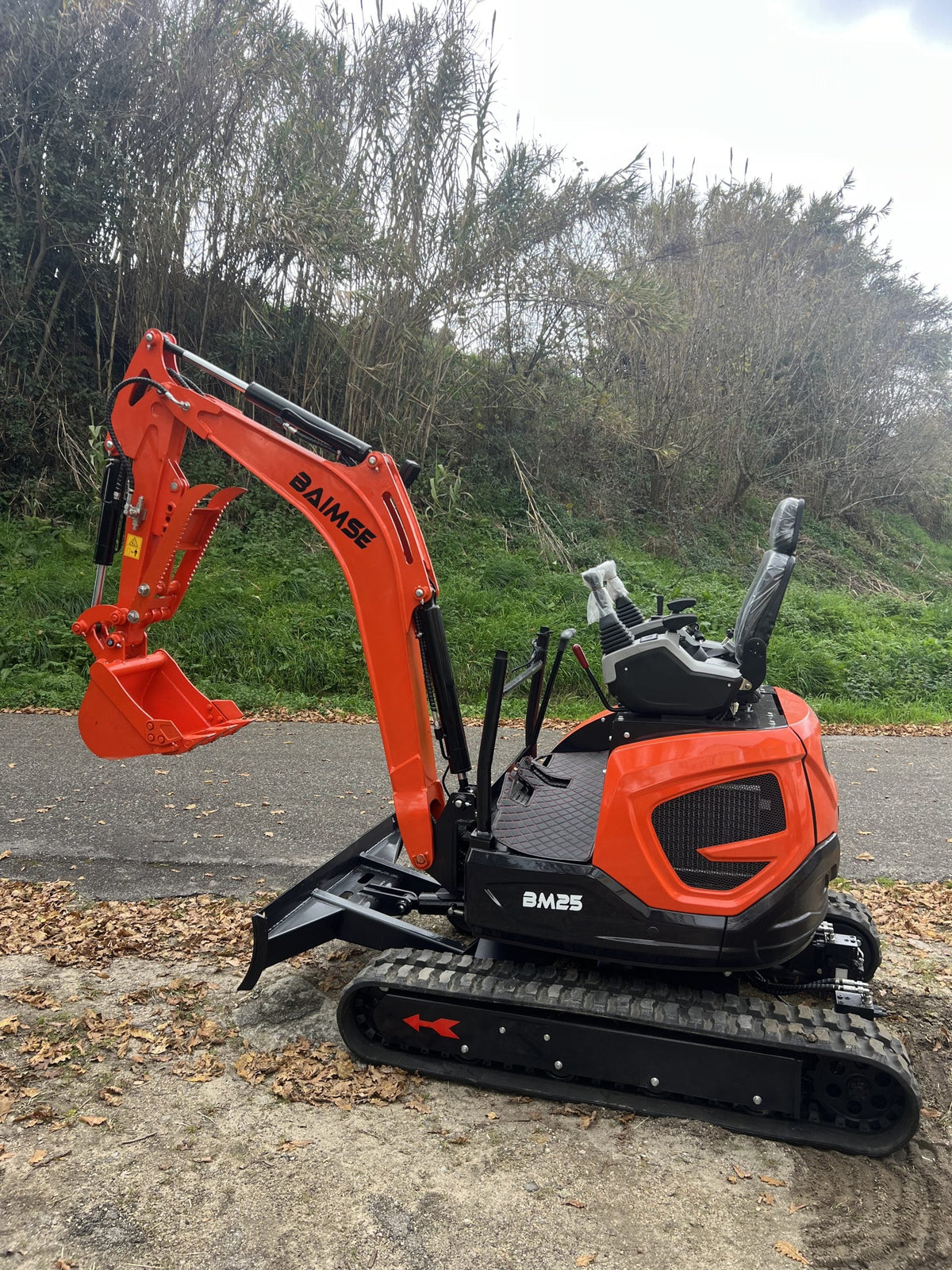 Mini Excavadora Giratoria Baimse 2500 kg, Motor de 3 Cilindros Kubota D1105 | Émeraude-Pelle