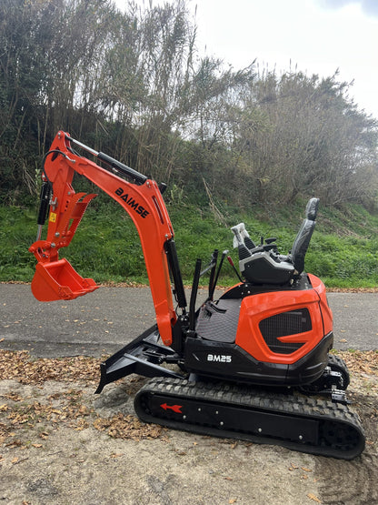 Mini Excavadora Giratoria Baimse 2500 kg, Motor de 3 Cilindros Kubota D1105 | Émeraude-Pelle