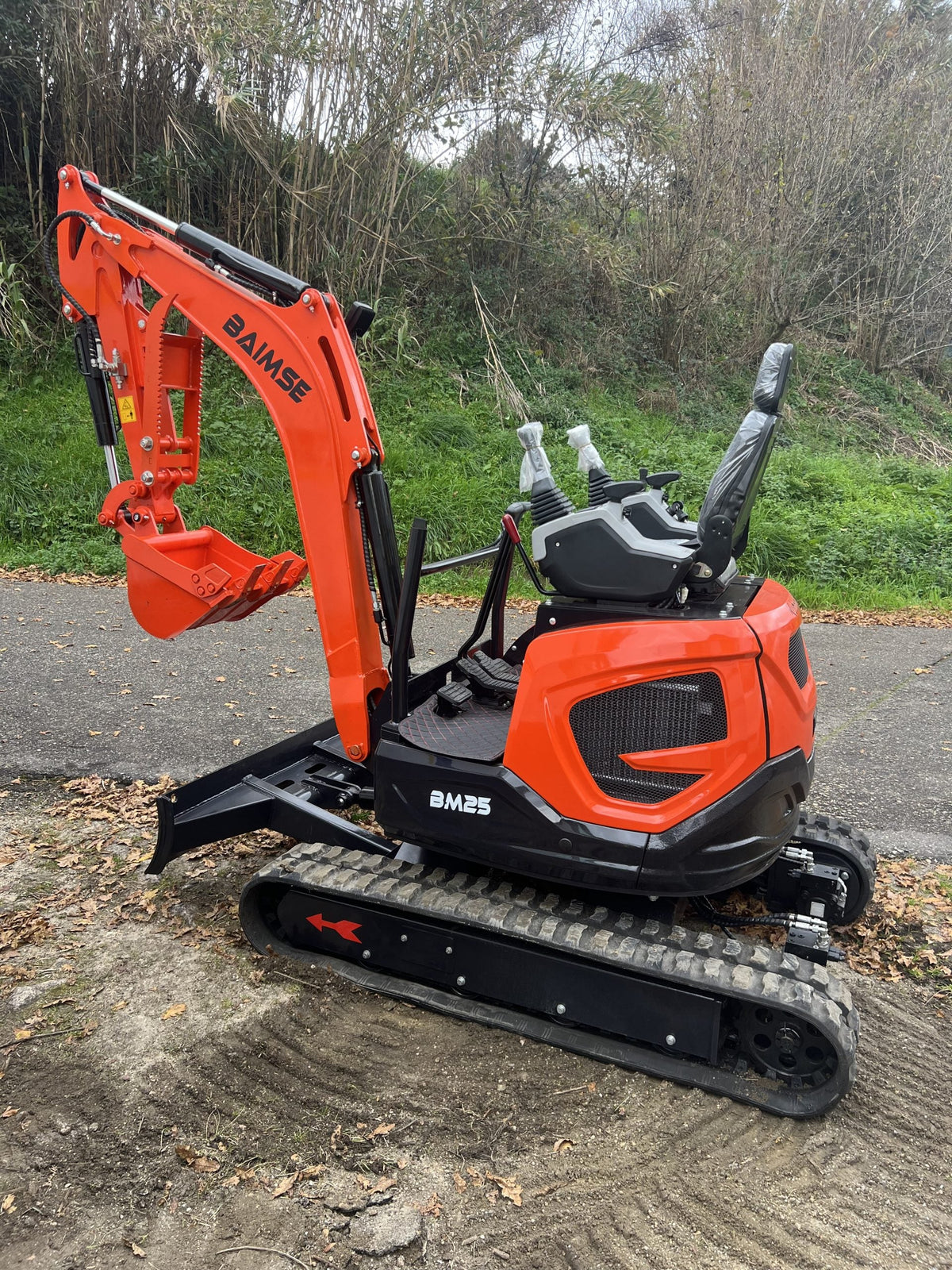 Mini Excavadora Giratoria Baimse 2500 kg, Motor de 3 Cilindros Kubota D1105 | Émeraude-Pelle
