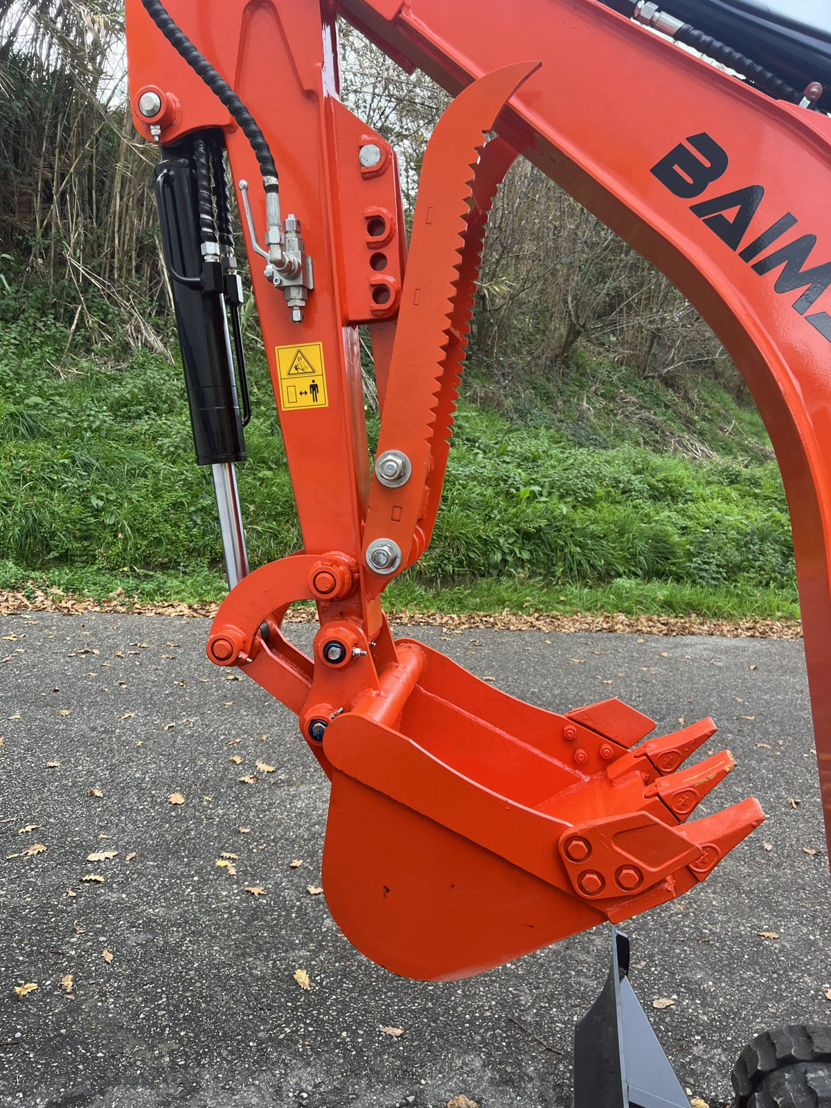 Mini Excavadora Giratoria Baimse 2500 kg, Motor de 3 Cilindros Kubota D1105 | Émeraude-Pelle