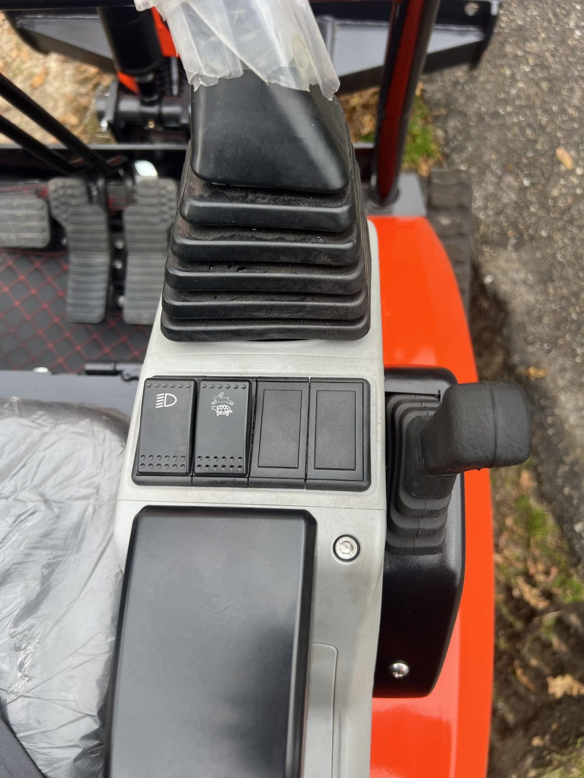 Mini Excavadora Giratoria Baimse 2500 kg, Motor de 3 Cilindros Kubota D1105 | Émeraude-Pelle