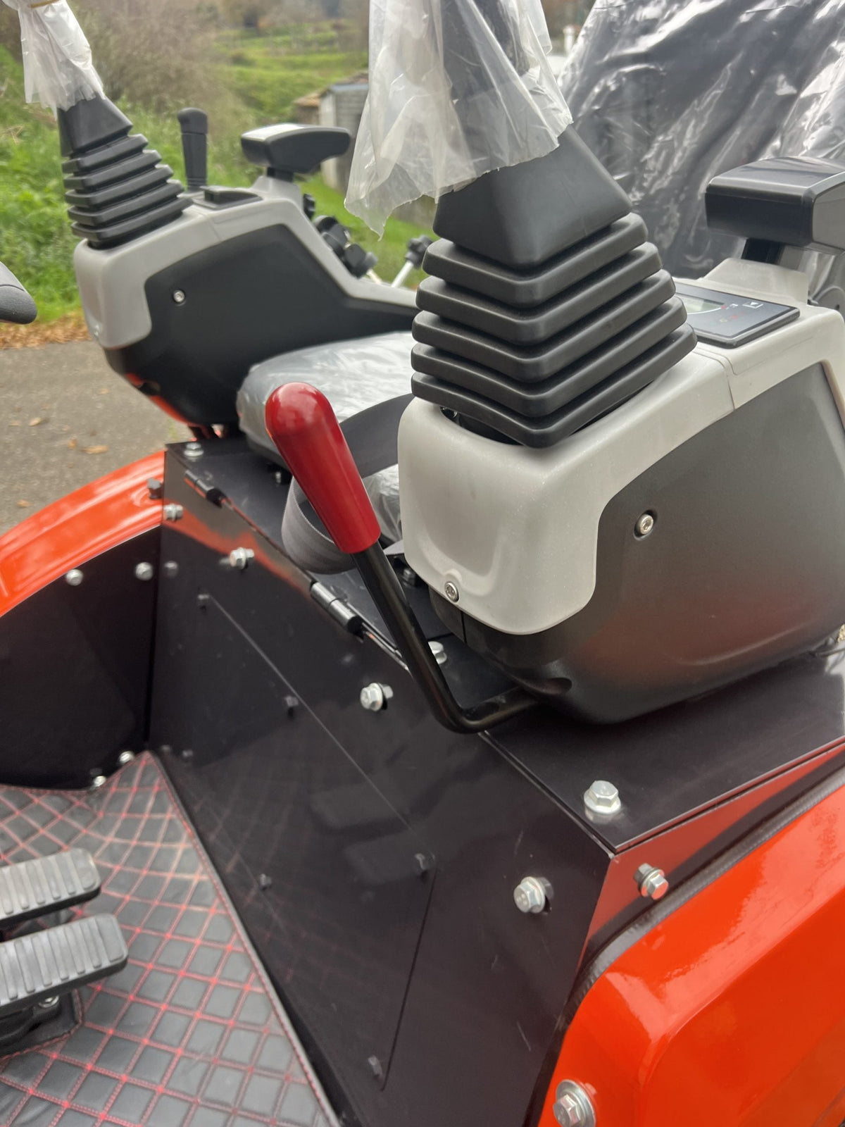 Mini Excavadora Giratoria Baimse 2500 kg, Motor de 3 Cilindros Kubota D1105 | Émeraude-Pelle