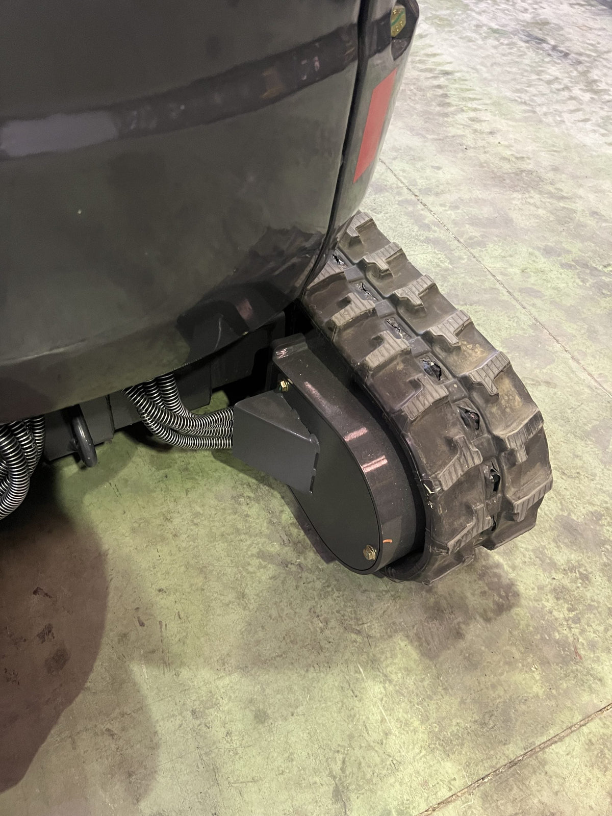 Mini excavadora de 1200 kg con motor Kubota de 3 cilindros y orugas retráctiles de 74 cm
