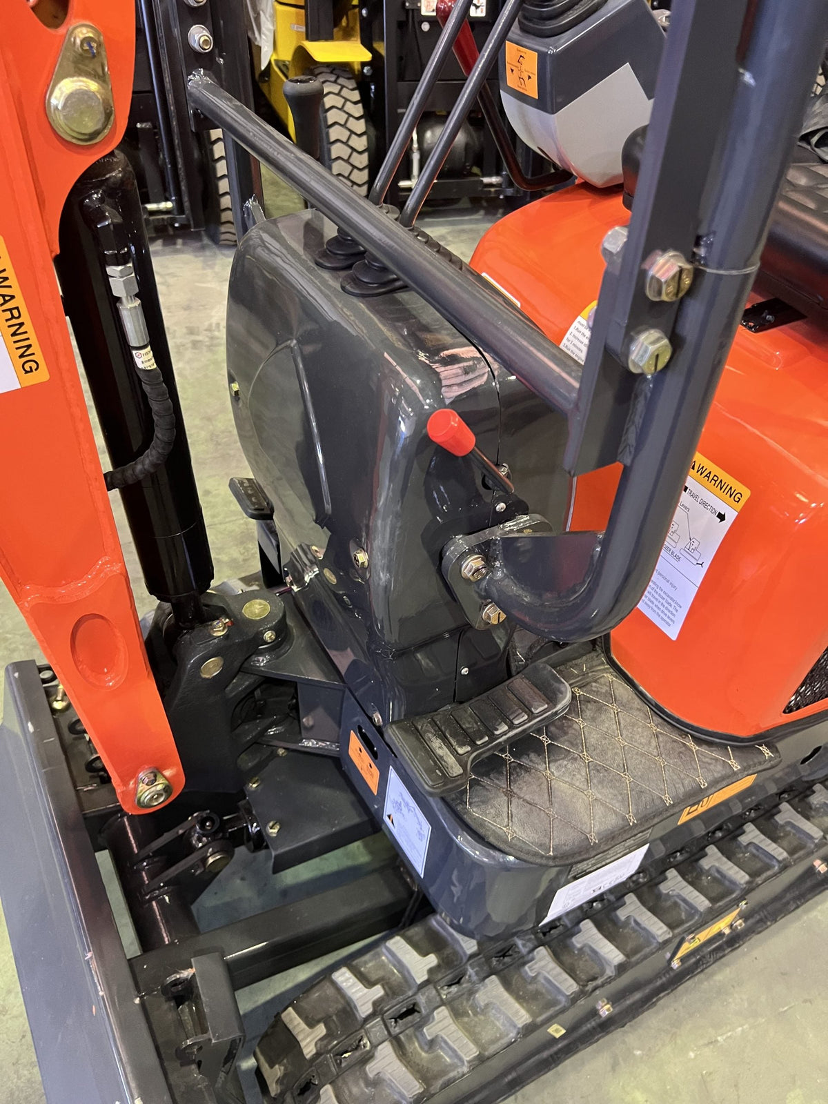 Mini excavadora de 1200 kg con motor Kubota de 3 cilindros y orugas retráctiles de 74 cm
