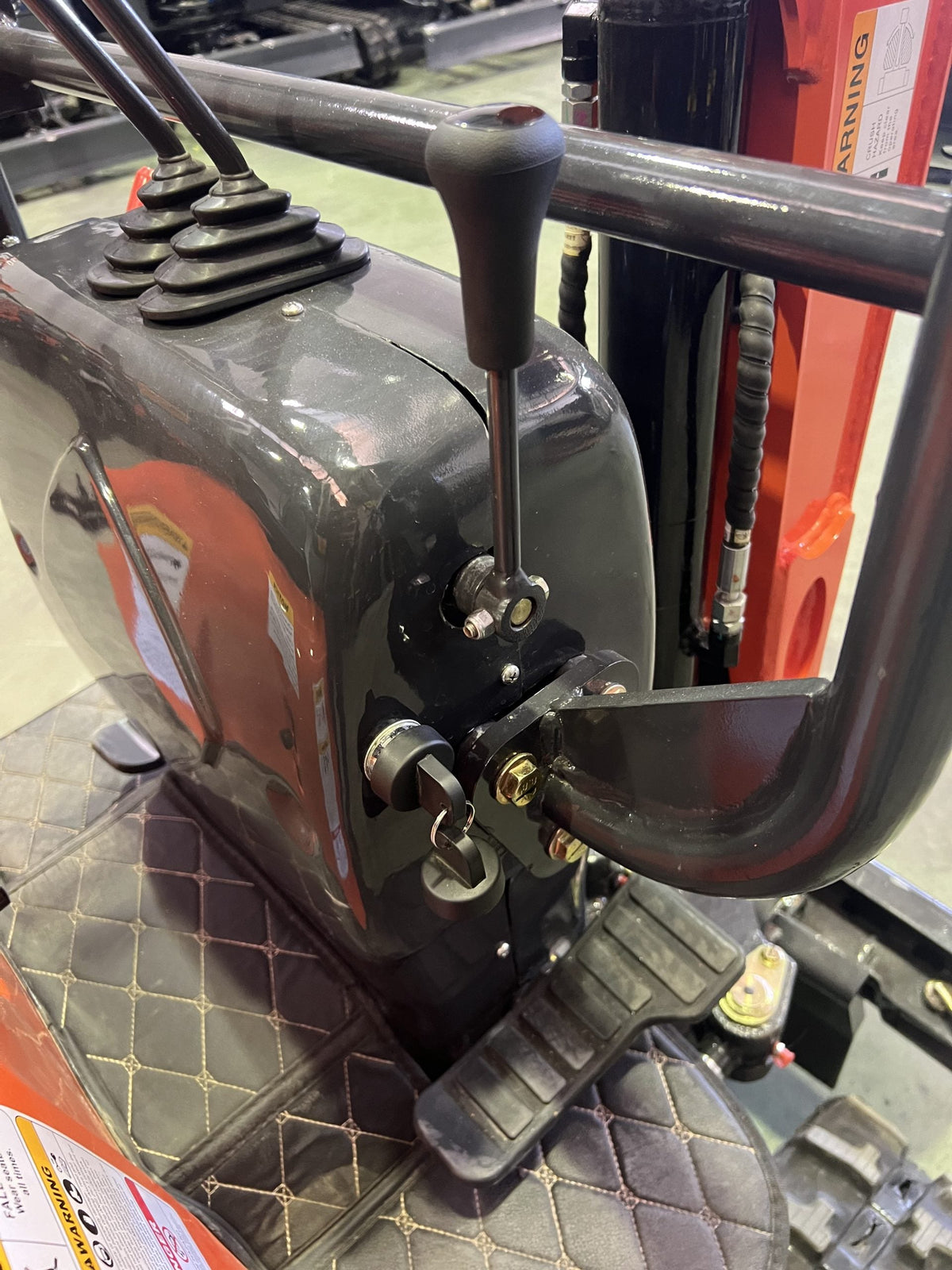 Mini excavadora de 1200 kg con motor Kubota de 3 cilindros y orugas retráctiles de 74 cm