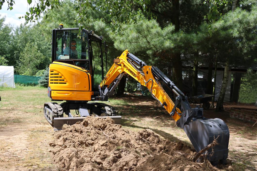 Mini excavadora APS KMZ 28 con brazo de torsión