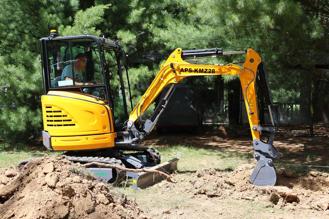 Mini excavadora APS KMZ 28 con brazo de torsión