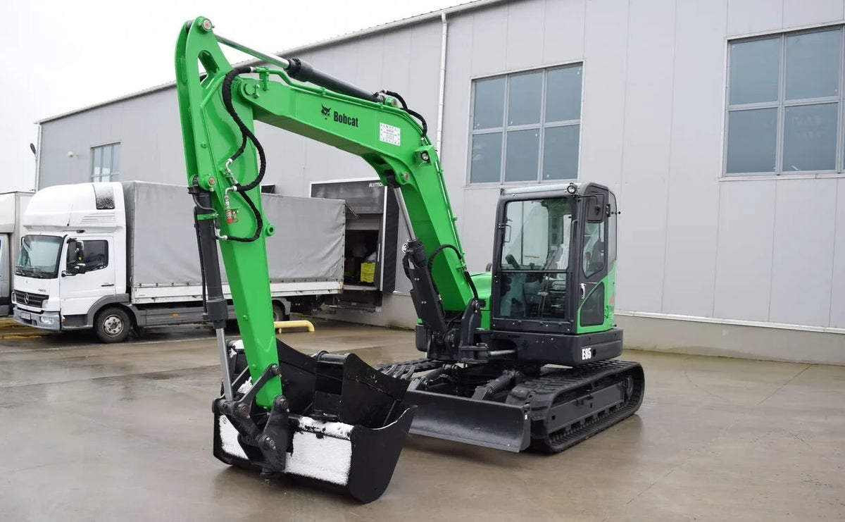Miniexcavadora BOBCAT E85 + 3 cucharones / 8,5 T
