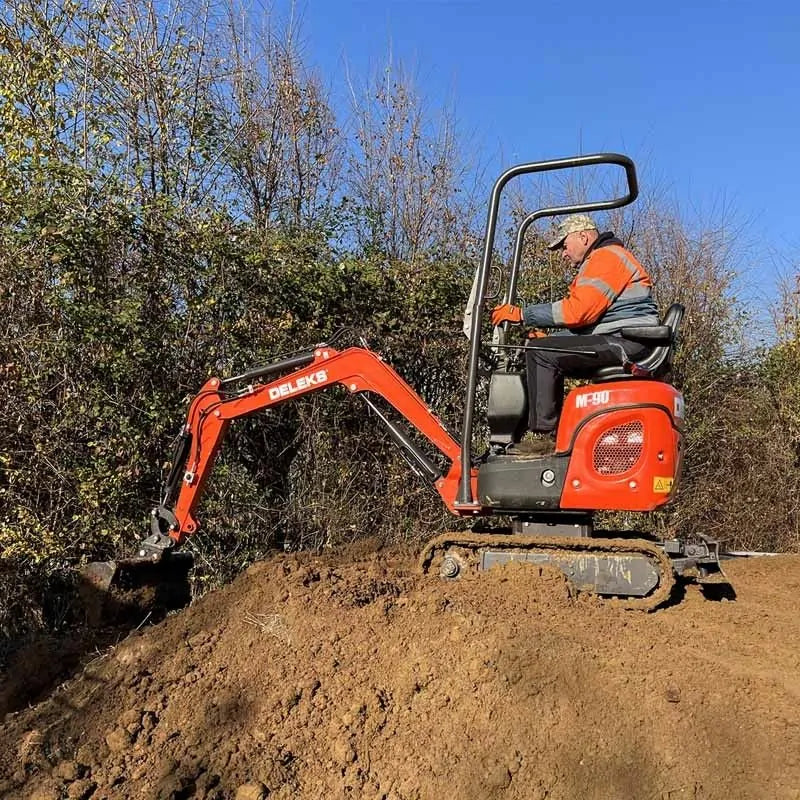Mini-excavadora Deleks M90