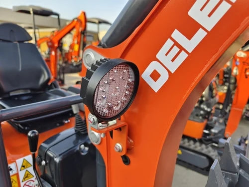 Miniexcavadora compacta 1 ton, motor Kubota 3 cilindros diésel, giro cero