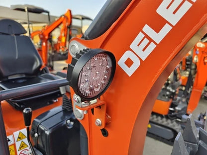 Miniexcavadora compacta 1 ton, motor Kubota 3 cilindros diésel, giro cero