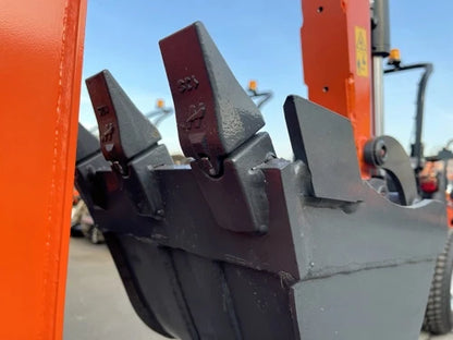 Miniexcavadora compacta 1 ton, motor Kubota 3 cilindros diésel, giro cero