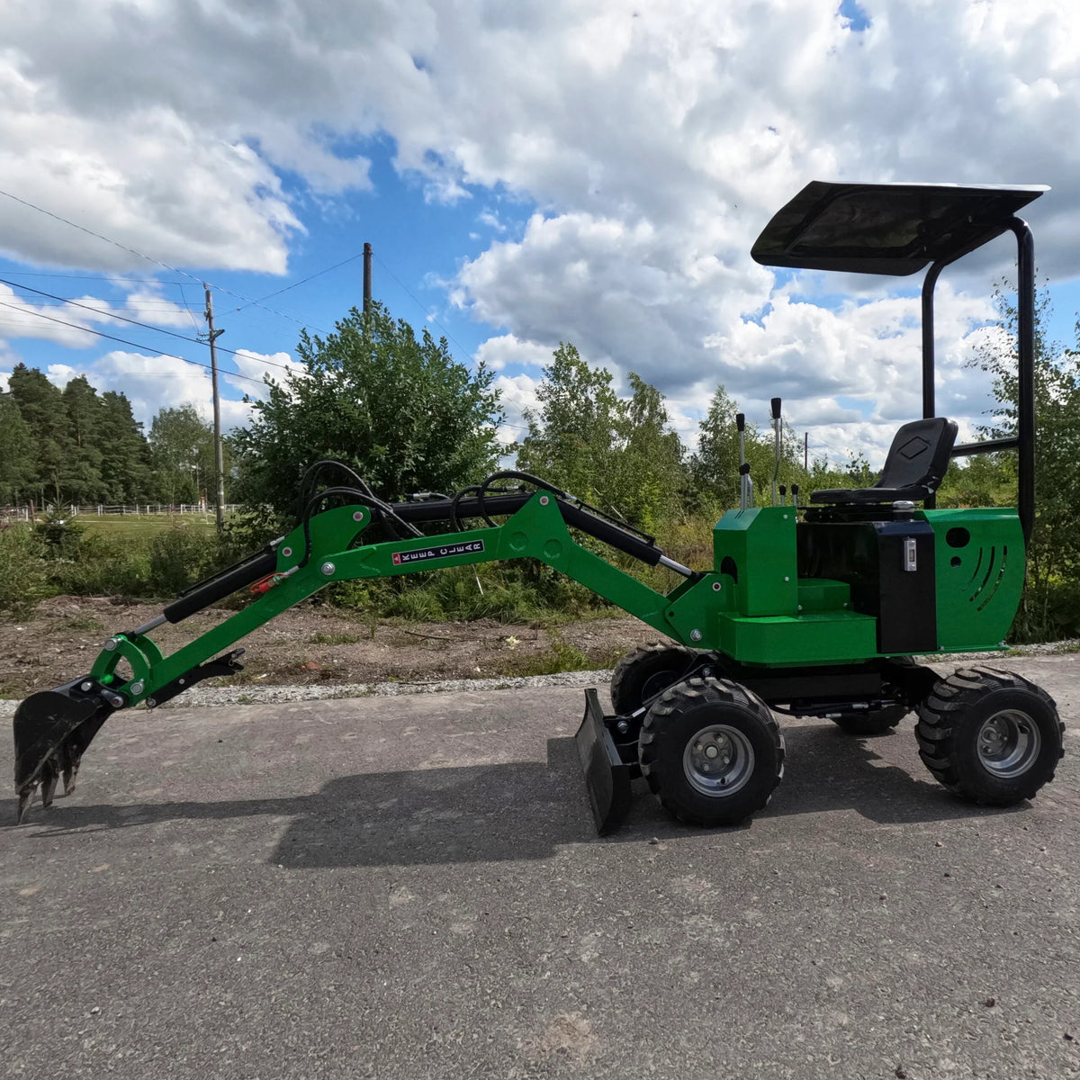 Miniexcavadora sobre ruedas Caivu HFT7